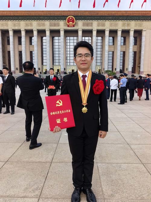 全国优秀党务工作者,安岳县通贤镇帽石村党支部书记,村委会主任关祖苹